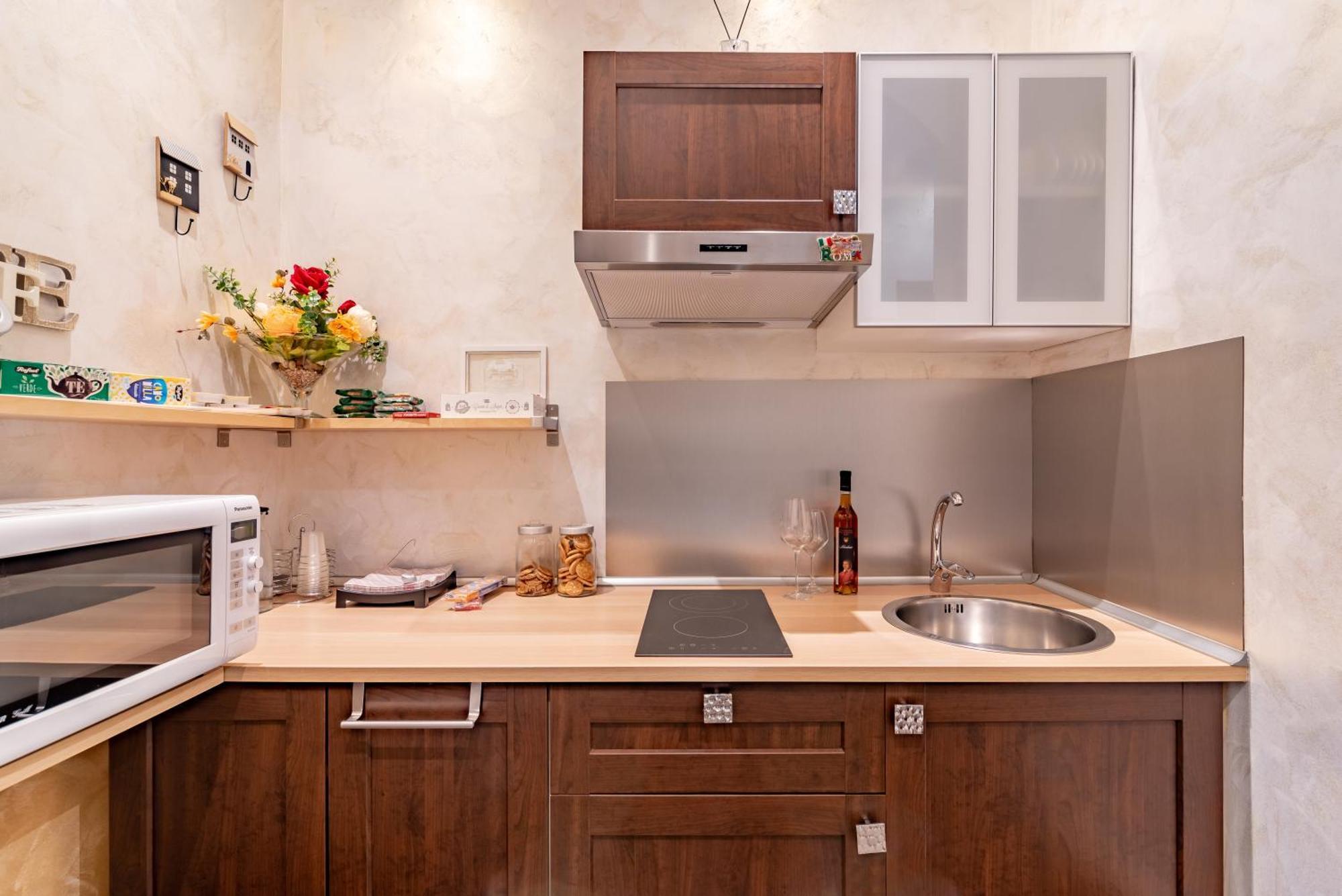 Alis Laura Guest House - 150M From Piazza Bologna Metro And 10 Minutes From The Colosseum Eksteriør billede
